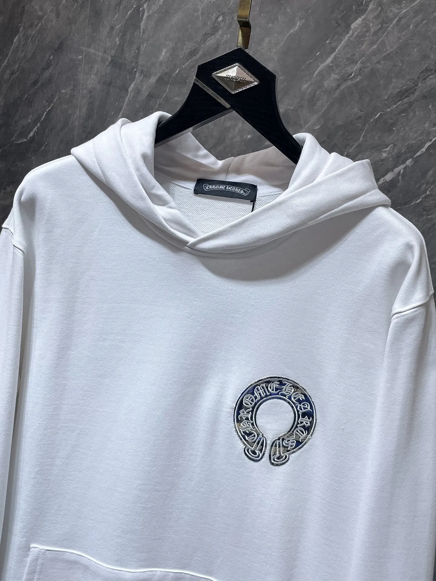 P260 Chrome Hearts Autumn and Winter 2025 Counter Synchronization Crow Horseshoe Contrast Color Patch Hooded Sweatshirt Heavy Industry Pure Handmade Cutting Patch Embroidery Technology Improved Customized Version 1:1 High Weight High Quality Fabric Recommended Color: White Black Size: S, M, L, XL
